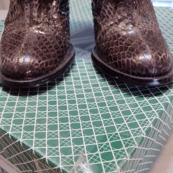 J. Renee "Bree" snake texture, animal print boots, size 6.5M - Picture 7 of 11